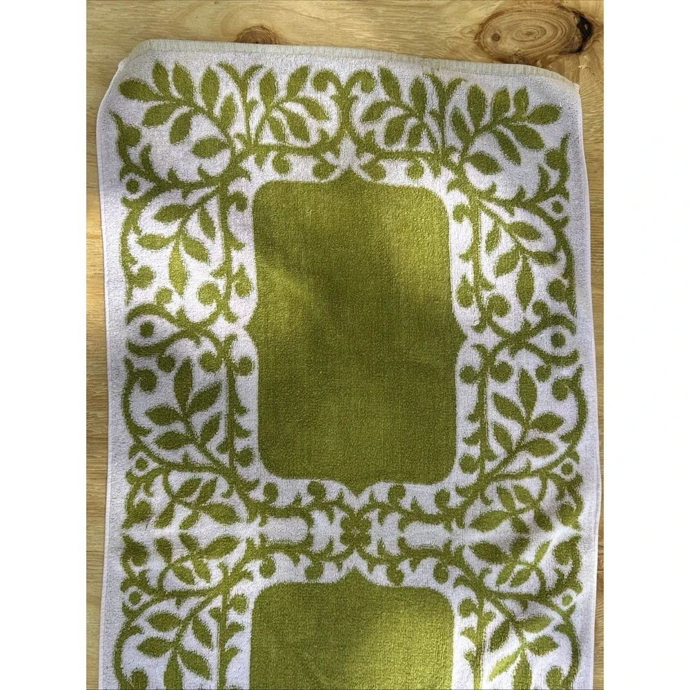 Vtg 70s Avocado Green Floral Damask Bath Towel 21x42 Cotton Terry MCM Retro